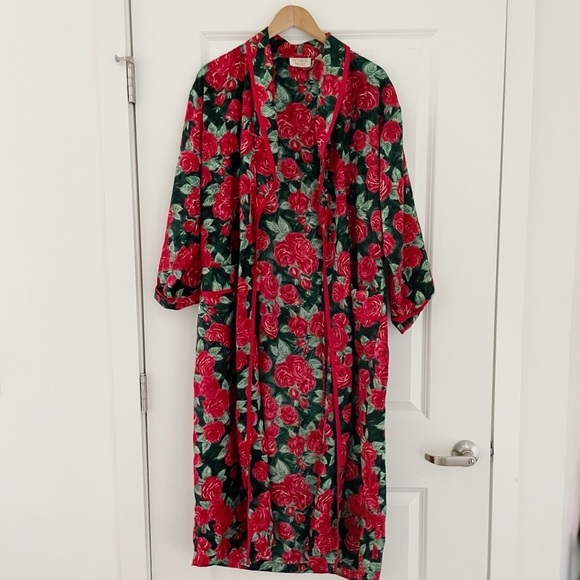 VTG Victoria's Secret Gold Label Maxi Length Floral Rose Print Robe - Picture 3 of 12